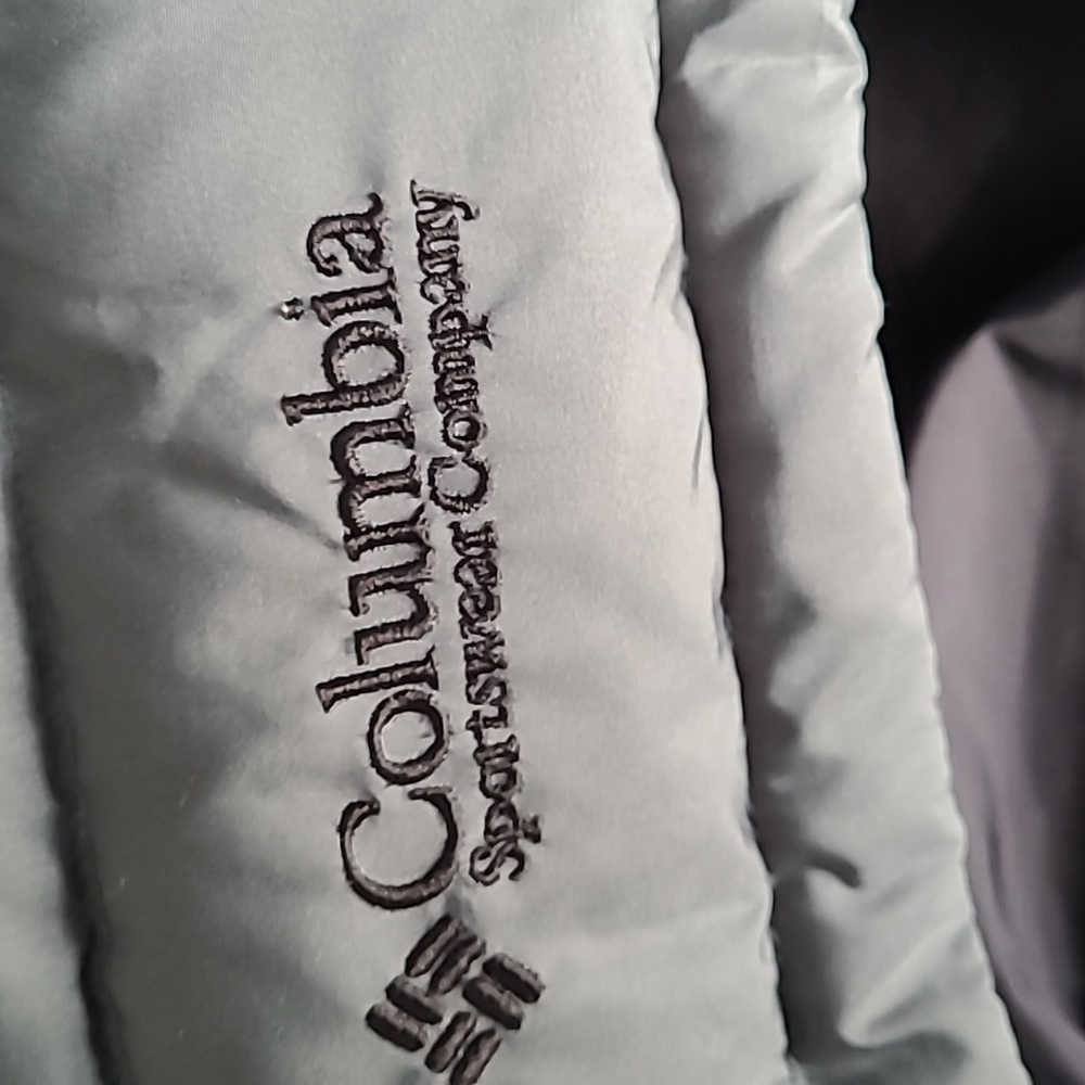 Columbia Black and Green Puffer Vest - Picture 12 of 12